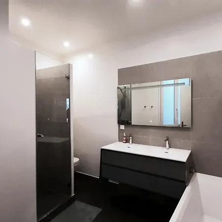 Elegant In Prestigious District Paris