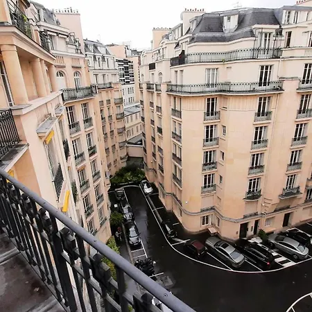 Elegant In Prestigious District * Paris