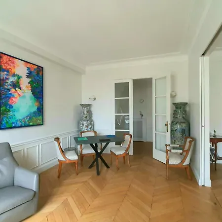 Elegant In Prestigious District * Paris