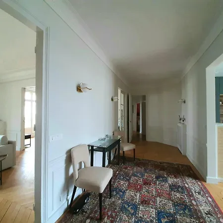 Apartment Elegant In Prestigious District